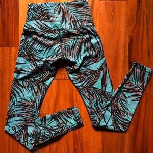 Lululemon wunder under Limited addition yoga pant.